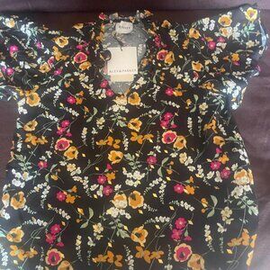 Beautiful New Alex & Parker Floral Blouse